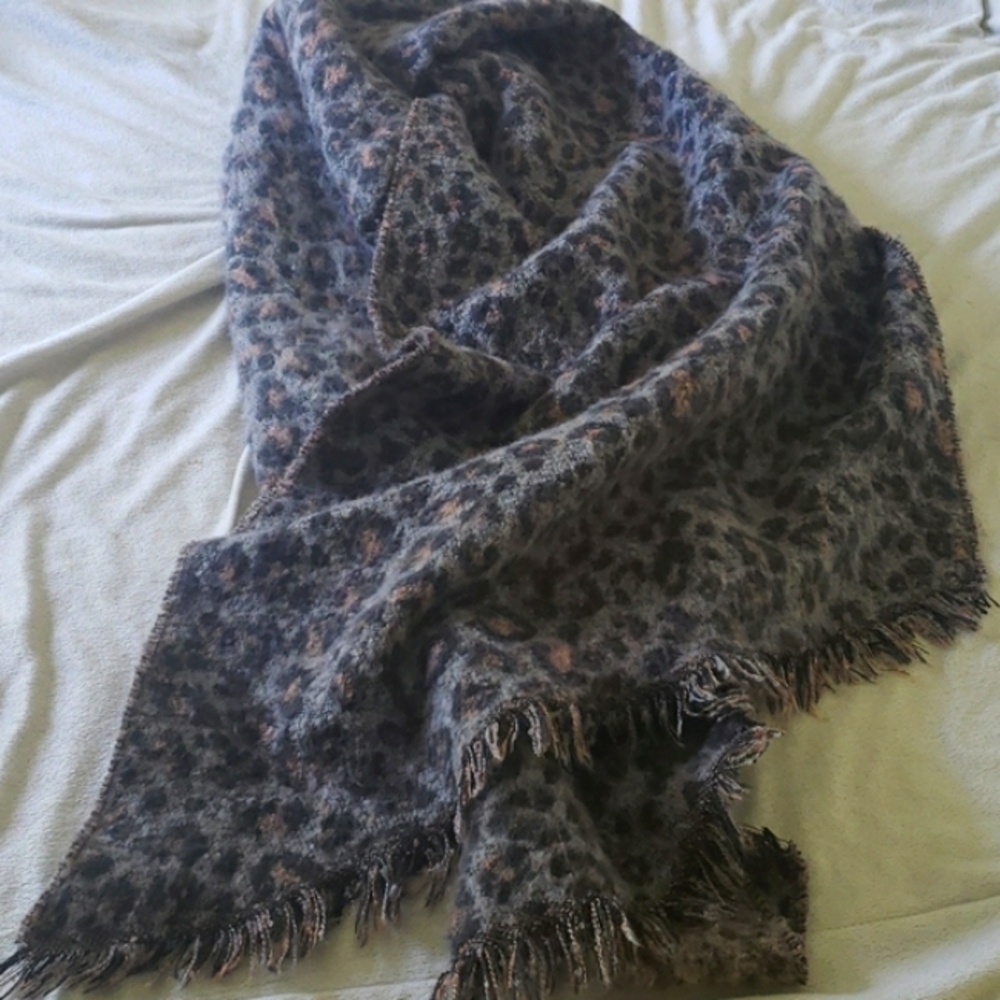 American Eagle animal print scarf